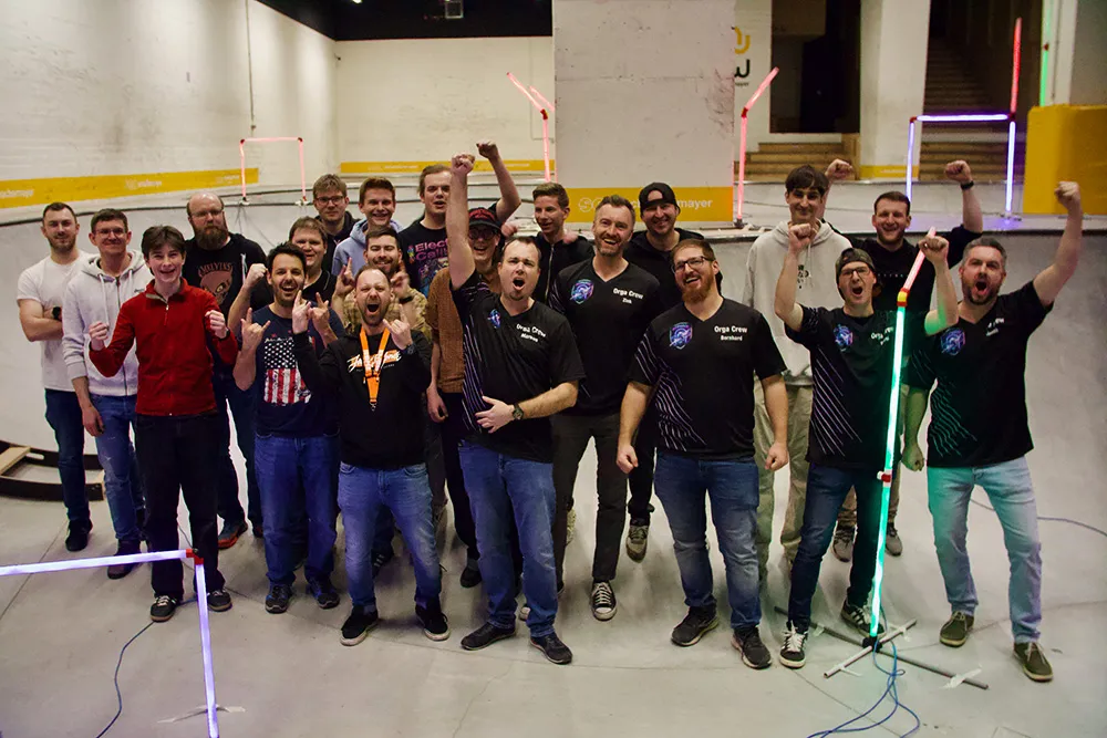 Gruppenfoto aller Teilnehmer beim Last Race 2026